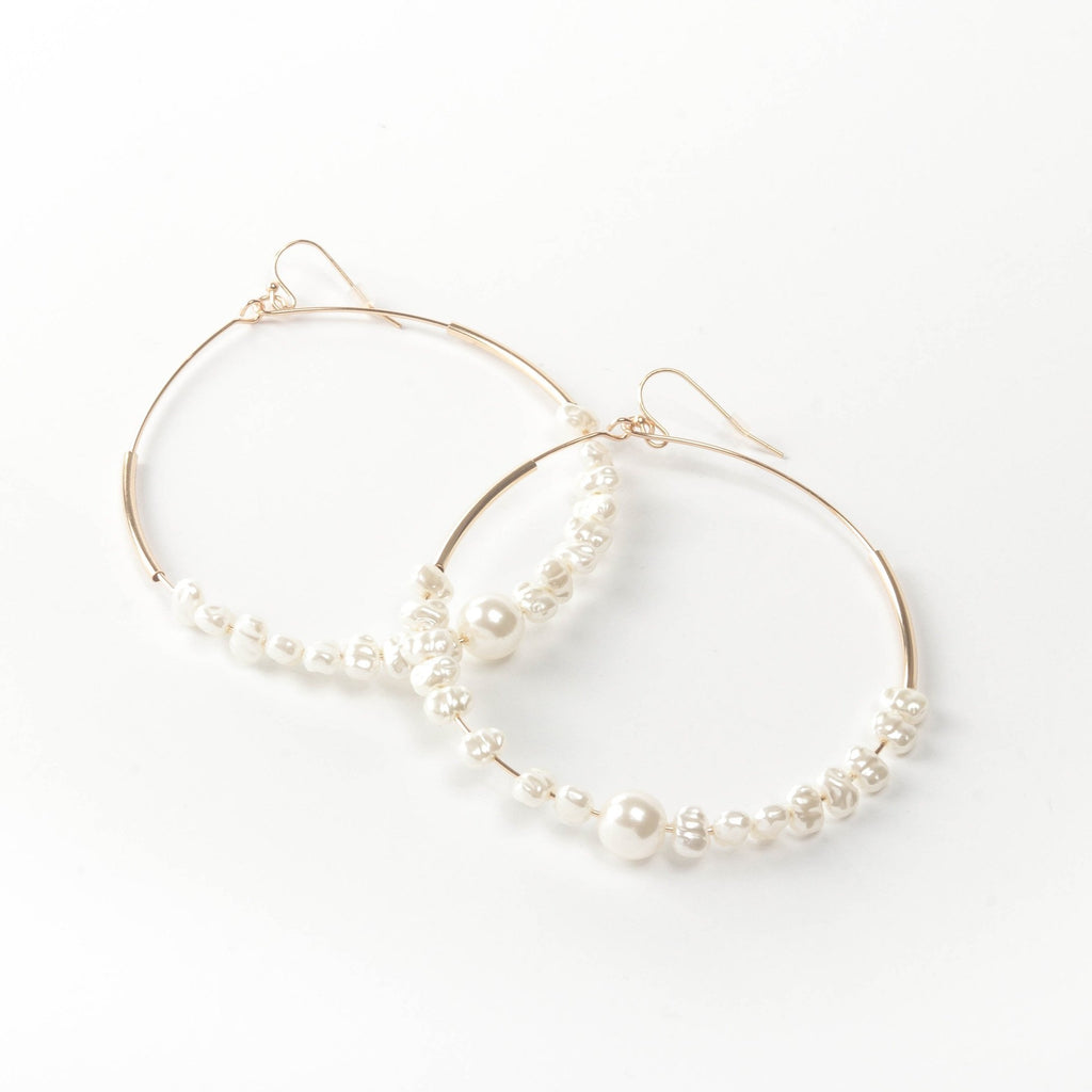 Gold hoops earrings with pearls 